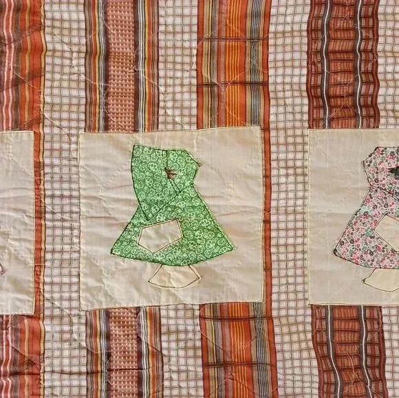 Vintage  Handmade Quilt Blanket - Picture 9 of 15